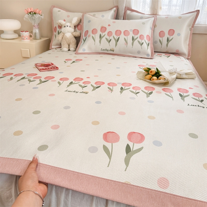 91家纺网 家纺一手货源 找家纺 懒猫家纺 2024新款600D数码印花冰藤凉席-床单款 浪漫郁金香