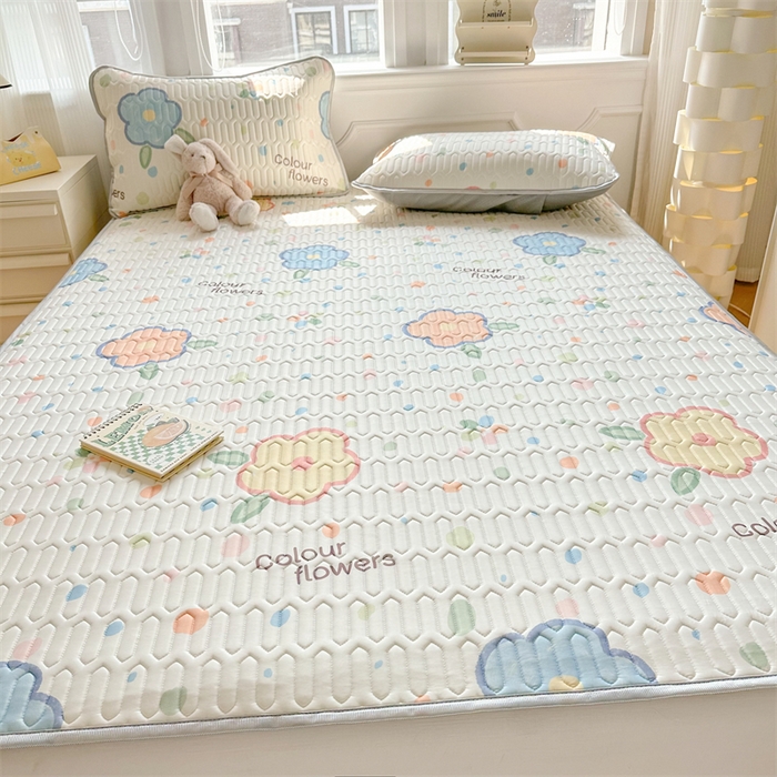 91家纺网 家纺一手货源 找家纺 慕尚家纺 2025新款凉感丝印花乳胶凉席 绿野小花