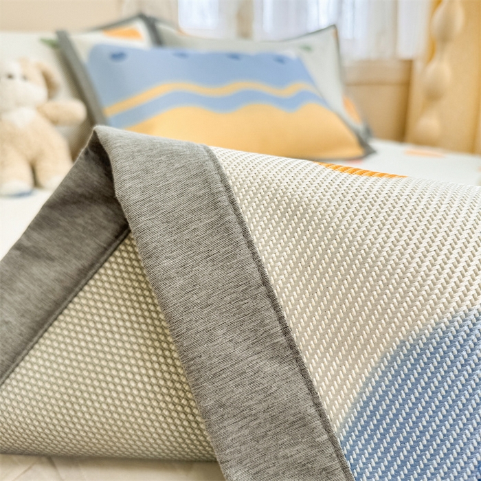 91家纺网 家纺一手货源 找家纺 懒猫家纺 2024新款600D数码印花冰藤凉席-床单款 爱心奶酪