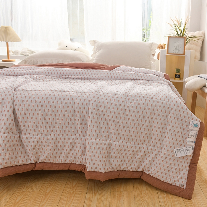 91家纺网 家纺一手货源 找家纺 伊婷人家纺 2024新款泡泡棉印花透气爽肤被 大麦玉色