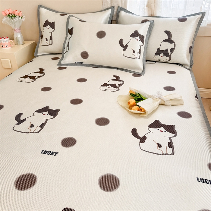 91家纺网 家纺一手货源 找家纺 懒猫家纺 2024新款600D数码印花冰藤凉席-床单款 波点猫咪