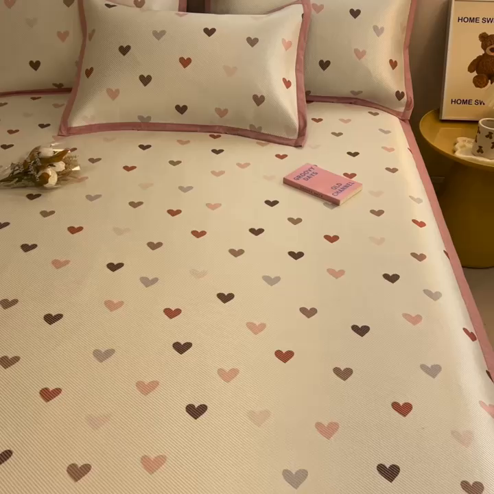 91家纺网 家纺一手货源 找家纺 懒猫家纺 2024新款600D数码印花冰藤凉席-床单款 粉色爱心