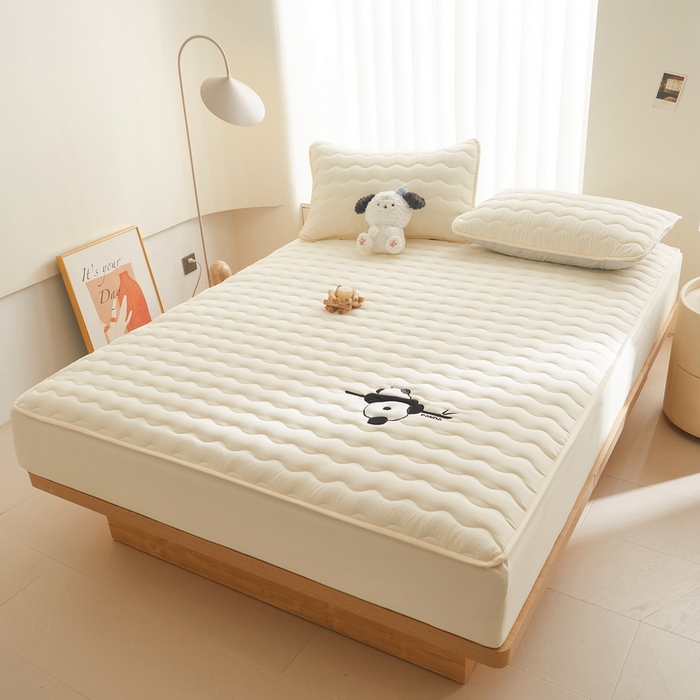 91家纺网 家纺一手货源 找家纺 LIFE.丽芙 2024新款素色刺绣大豆夹棉床笠-四季款-panda系列 panda-米色