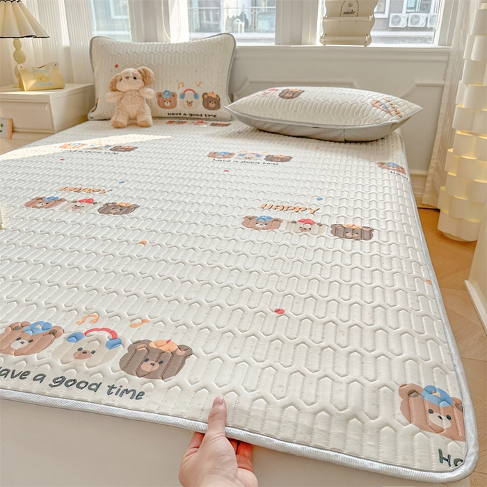 91家纺网 家纺一手货源 找家纺 慕尚家纺 2025新款凉感丝印花乳胶凉席 乐园伙伴