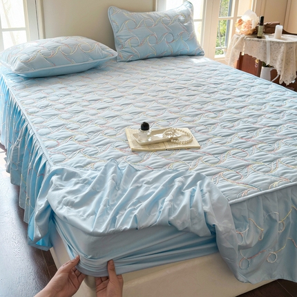 91家纺网 家纺一手货源 找家纺 （总）尊康家纺（原磊科） 2024新款亲肤奶昔棉夹棉床裙-风雅