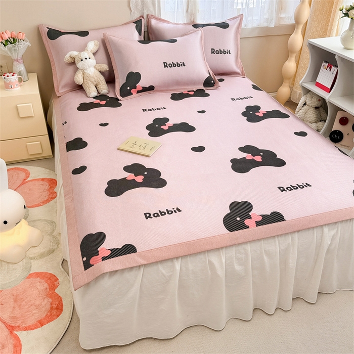 91家纺网 家纺一手货源 找家纺 懒猫家纺 2024新款600D数码印花冰藤凉席-床单款 爱心小兔