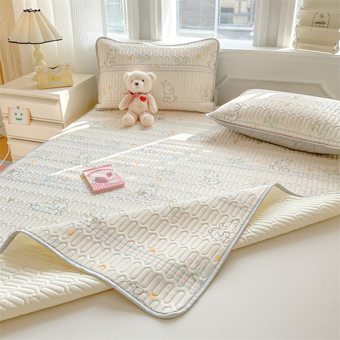 91家纺网 家纺一手货源 找家纺 慕尚家纺 2025新款凉感丝印花乳胶凉席 粉黛小兔