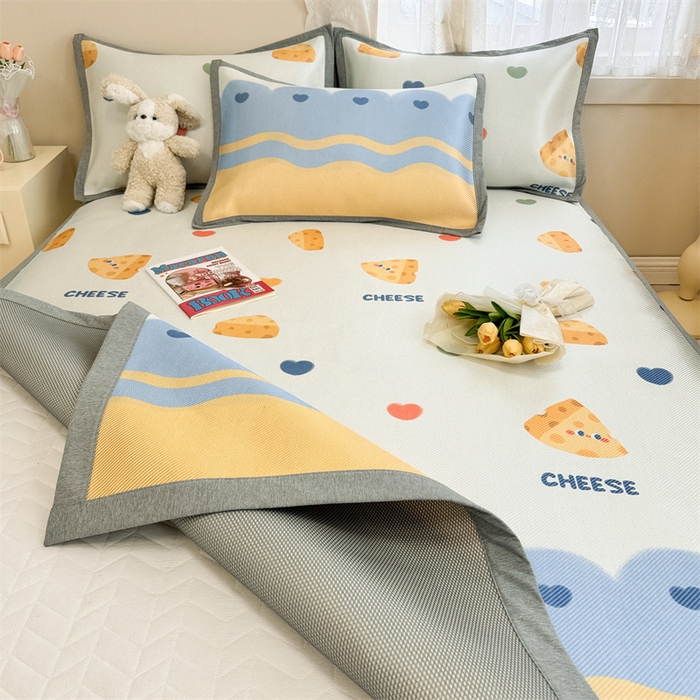 91家纺网 家纺一手货源 找家纺 懒猫家纺 2024新款600D数码印花冰藤凉席-床单款 爱心奶酪