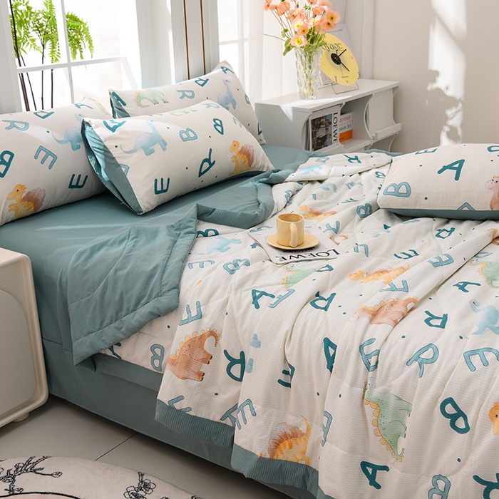 91家纺网 家纺一手货源 找家纺  盈超2024新款A类有氧提花泡泡纱床裙夏被四件套 字母恐龙