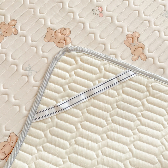 91家纺网 家纺一手货源 找家纺 慕尚家纺 2025新款凉感丝印花乳胶凉席 宝贝小熊