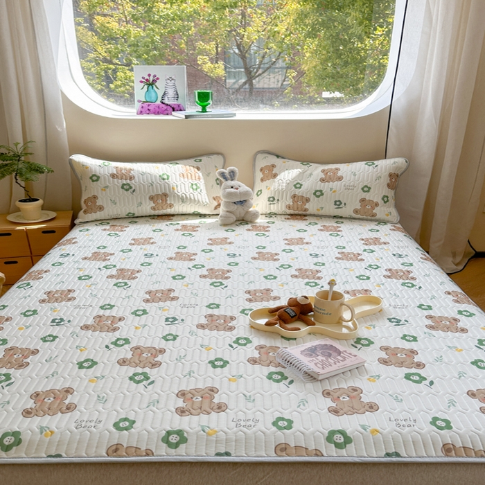 91家纺网 家纺一手货源 找家纺 慕尚家纺 2025新款凉感丝印花乳胶凉席 绿意小熊