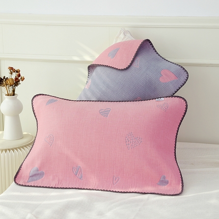 91家纺网 家纺一手货源 找家纺 朴尔毛巾被2024年新品柔绵绵风贝壳针复合工艺六层纱布枕巾 心叶-粉枕巾52*78cm