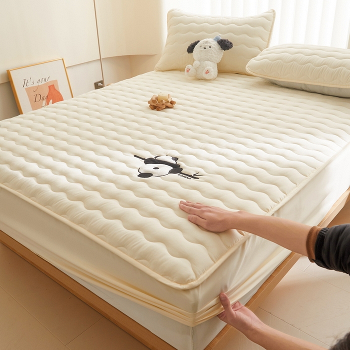 91家纺网 家纺一手货源 找家纺 LIFE.丽芙 2024新款素色刺绣大豆夹棉床笠-四季款-panda系列 panda-米色