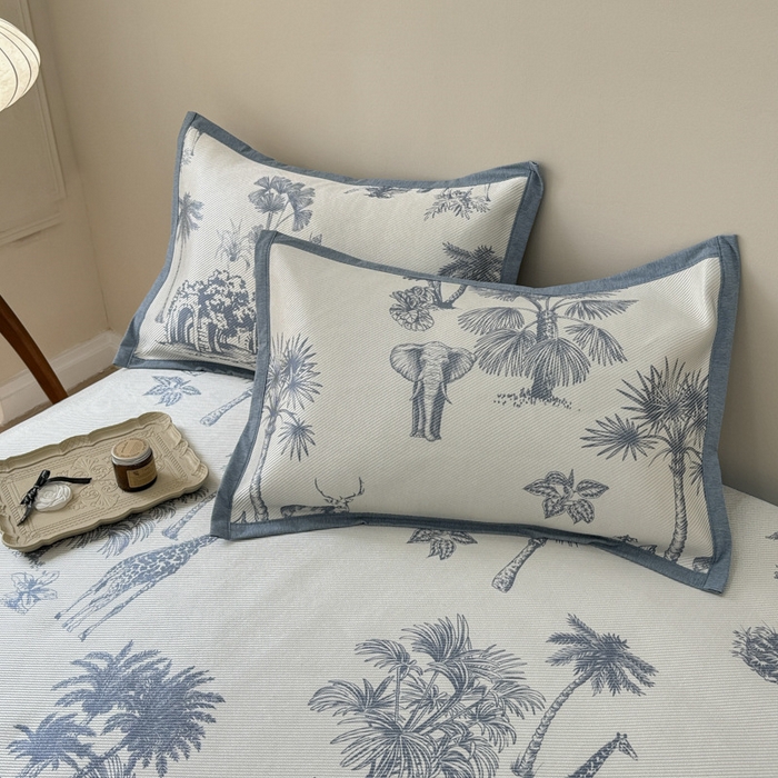 91家纺网 家纺一手货源 找家纺 懒猫家纺 2024新款600D数码印花冰藤凉席-床单款 绿野仙踪