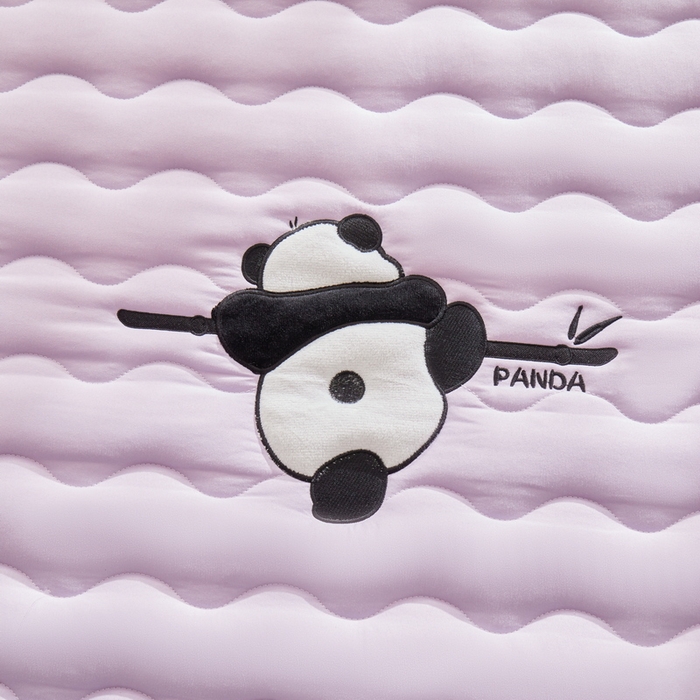 91家纺网 家纺一手货源 找家纺 LIFE.丽芙 2024新款素色刺绣宽包边大豆夹棉软床垫-四季款-panda系列 panda-优雅紫