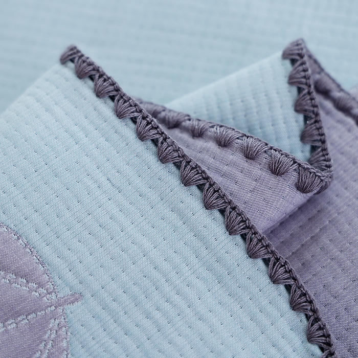 91家纺网 家纺一手货源 找家纺 朴尔毛巾被2024年新品柔绵绵风贝壳针复合工艺六层纱布枕巾 晨雨-蓝枕巾52*78cm