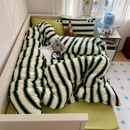 91家纺网 家纺一手货源 找家纺 红嘴企鹅2025新款多巴胺全棉四件套-显眼条纹系列 多巴胺-条纹绿
