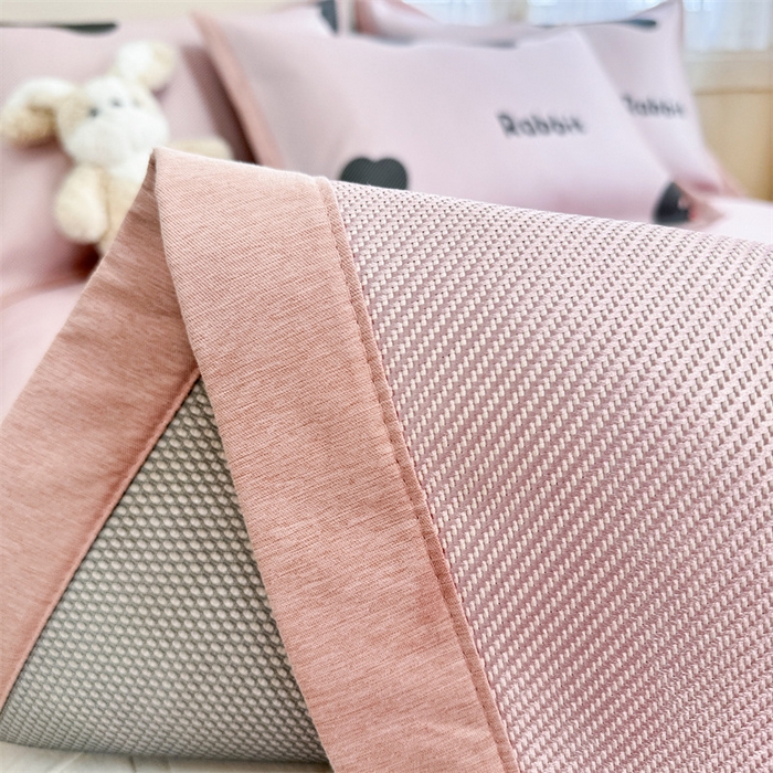 91家纺网 家纺一手货源 找家纺 懒猫家纺 2024新款600D数码印花冰藤凉席-床单款 爱心小兔