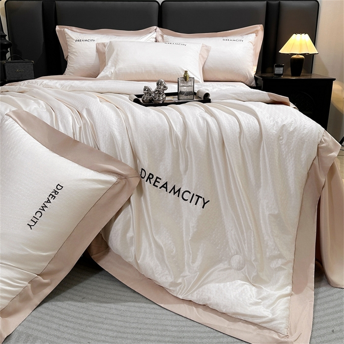 91家纺网 家纺一手货源 找家纺 古吉梦 2024新款水洗真丝提花夏被--迪梦 奶昔白+奶茶