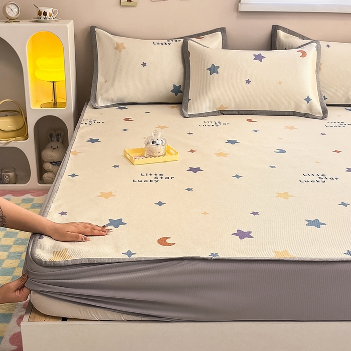 91家纺网 家纺一手货源 找家纺 懒猫家纺 2024新款600D数码印花冰藤凉席-床笠款 小星愿-床笠款