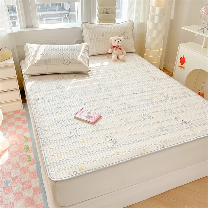 91家纺网 家纺一手货源 找家纺 慕尚家纺 2025新款凉感丝印花乳胶凉席 粉黛小兔