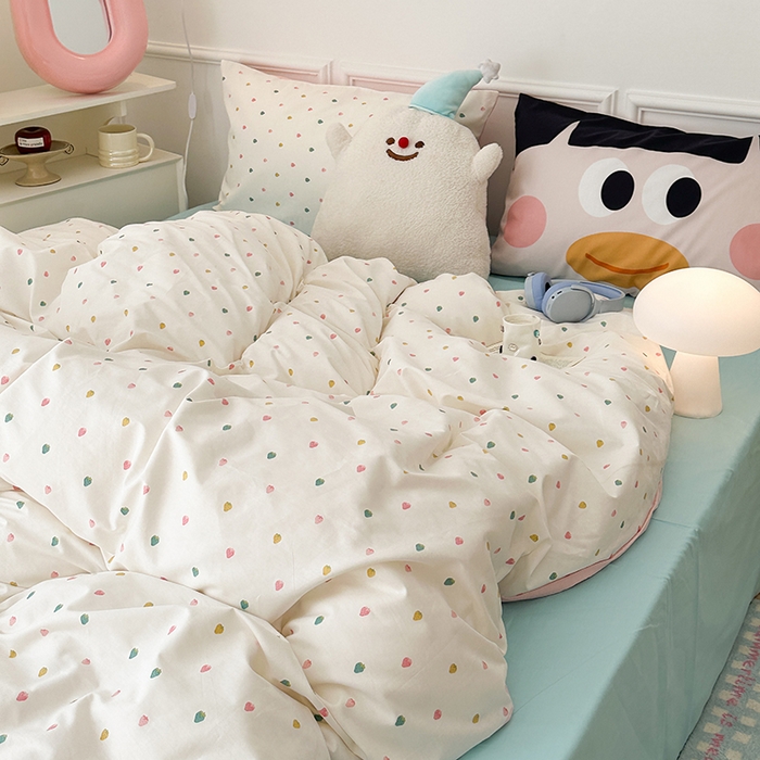 91家纺网 家纺一手货源 找家纺 昔可家纺 2024新款创意枕套全棉波点印花四件套 草莓粉樱