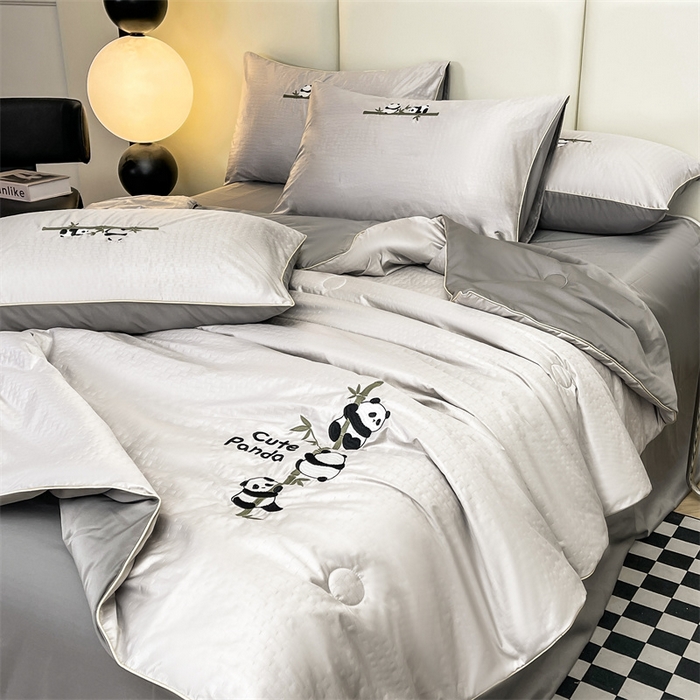 91家纺网 家纺一手货源 找家纺 古吉梦 2024新款水洗真丝提花夏被-熊猫 山灰+中灰