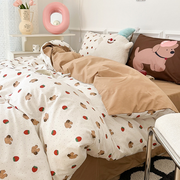 91家纺网 家纺一手货源 找家纺 昔可家纺 2024新款创意枕套全棉波点印花四件套 草莓小松鼠