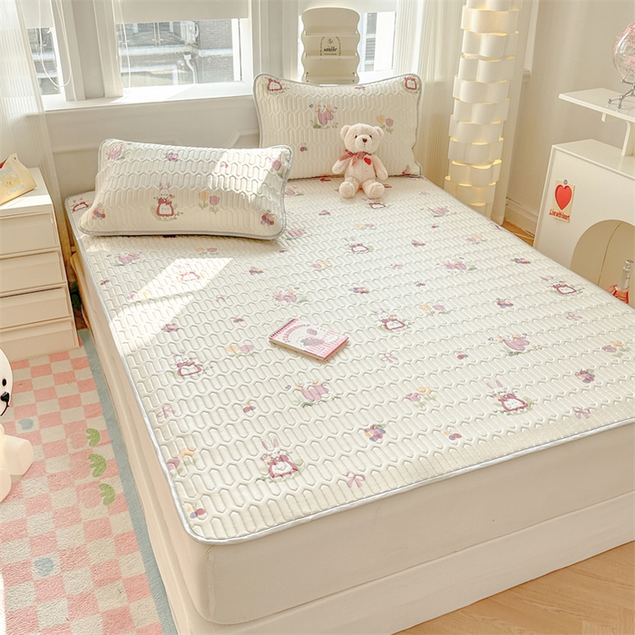 91家纺网 家纺一手货源 找家纺 慕尚家纺 2025新款凉感丝印花乳胶凉席 紫藤小兔