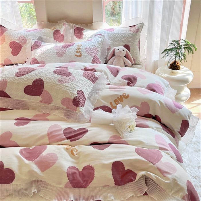 91家纺网 家纺一手货源 找家纺 添越 2024小清新韩版蕾丝花边纯棉夹棉床盖三件套全棉-怦然心动-粉