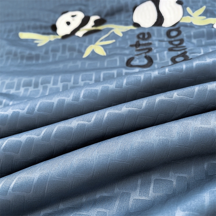 91家纺网 家纺一手货源 找家纺 古吉梦 2024新款水洗真丝提花夏被-熊猫 星空蓝