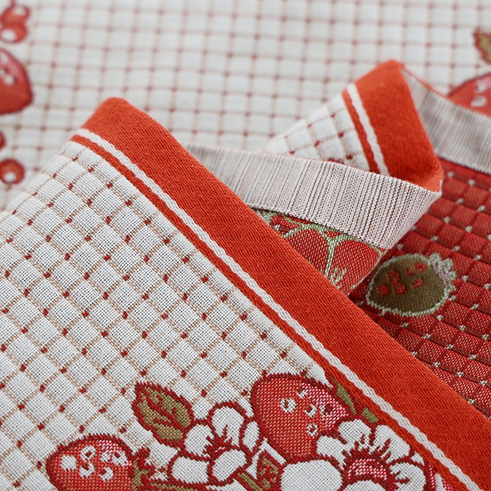 91家纺网 家纺一手货源 找家纺 朴尔毛巾被2024年新品全棉细纱编织纹AB版透气枕巾 格子草莓52*78cm