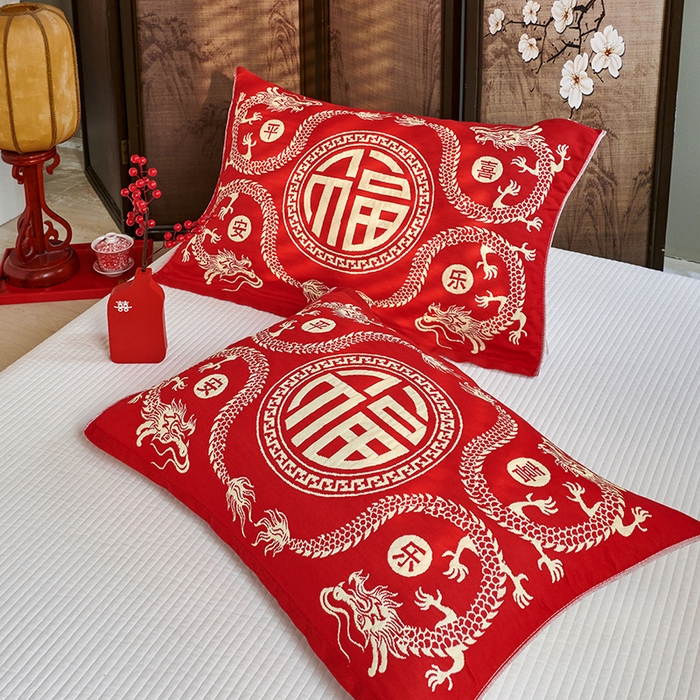 91家纺网 家纺一手货源 找家纺 美宜家 2025新款龙年全棉国潮大红多层纱布枕巾情侣婚庆枕巾52*78一对装 龙年送福一只