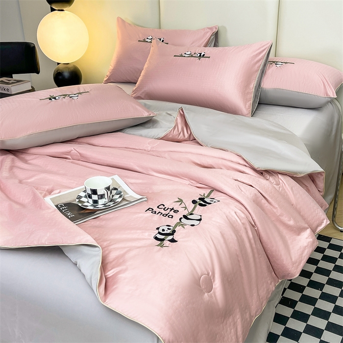 91家纺网 家纺一手货源 找家纺 古吉梦 2024新款水洗真丝提花夏被-熊猫 浅豆沙+山灰