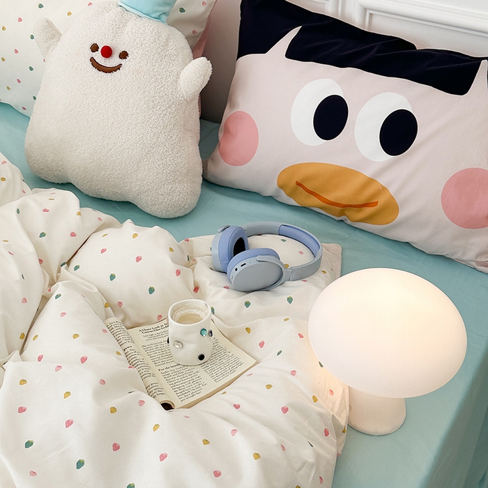 91家纺网 家纺一手货源 找家纺 昔可家纺 2024新款创意枕套全棉波点印花四件套 草莓粉樱