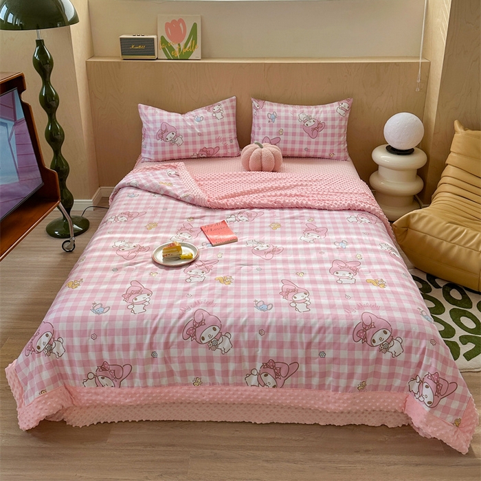 91家纺网 家纺一手货源 找家纺 大彩 2024新款全棉豆豆绒大豆夏凉被 粉格美乐蒂