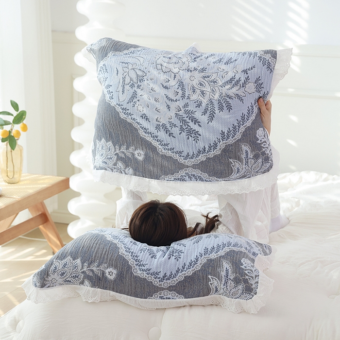 91家纺网 家纺一手货源 找家纺 朴尔毛巾被2024年新款韩式花边四层纱枕巾纯棉竹纤维加大成人纱布巾 半夏时光52*78cm