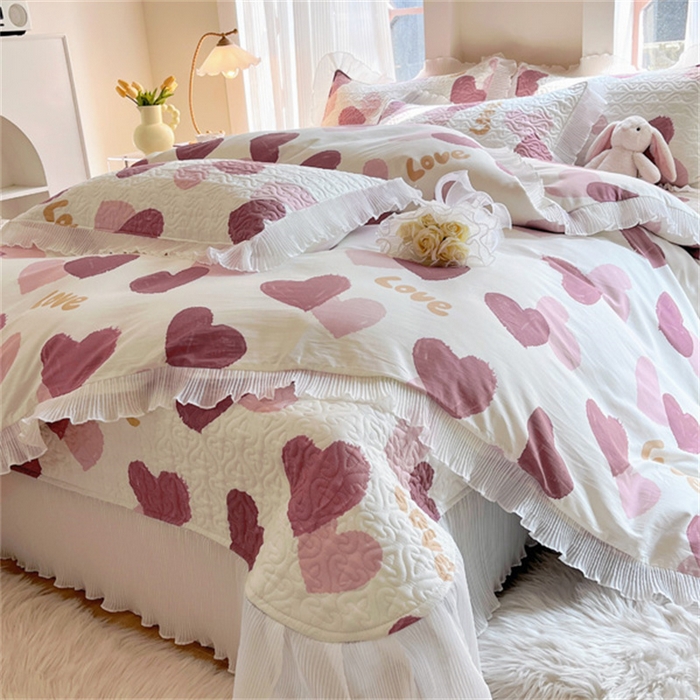 91家纺网 家纺一手货源 找家纺 添越 2024小清新韩版蕾丝花边纯棉夹棉床盖三件套全棉-怦然心动-粉