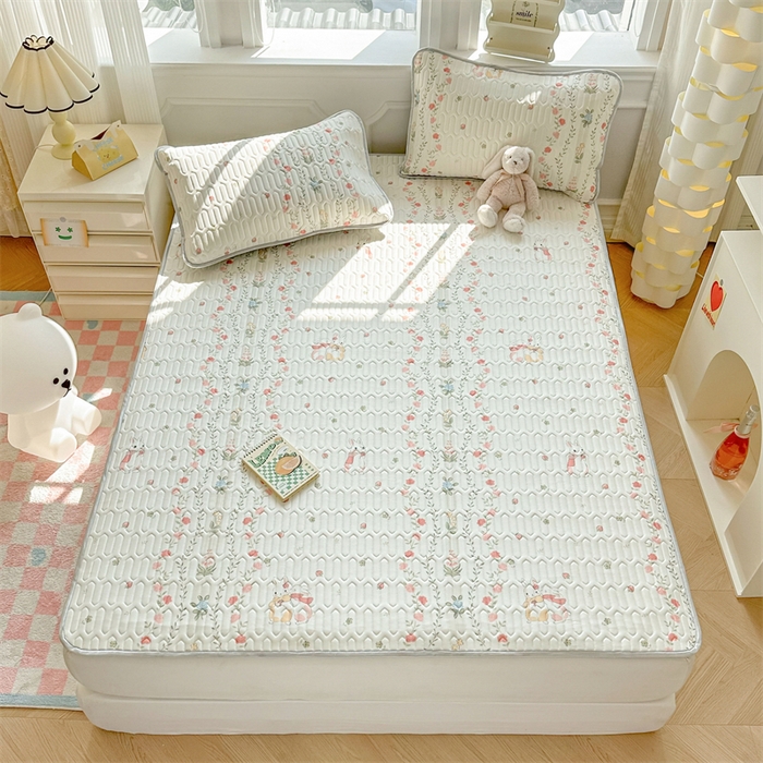 91家纺网 家纺一手货源 找家纺 慕尚家纺 2025新款凉感丝印花乳胶凉席 草莓小兔