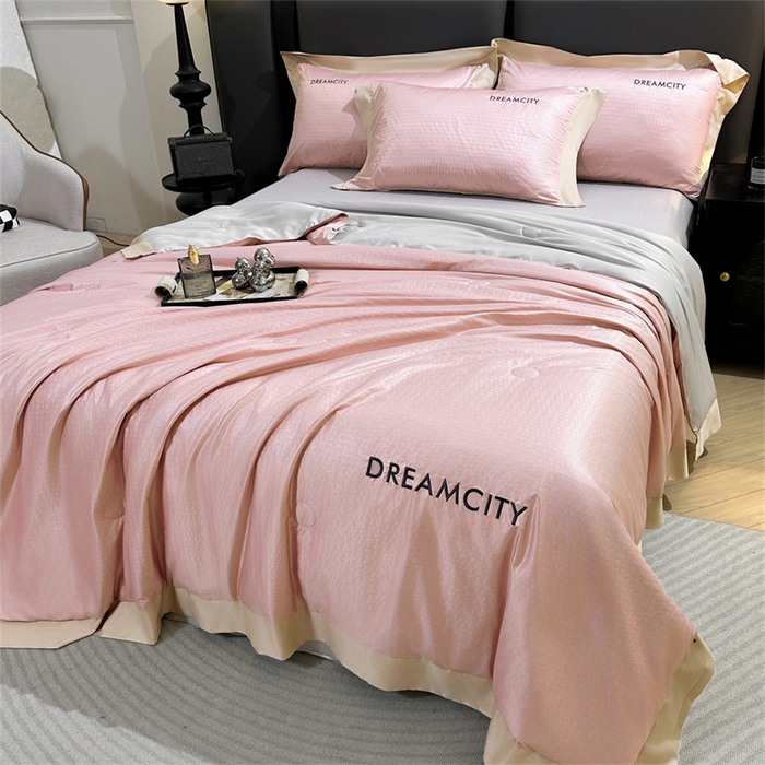 91家纺网 家纺一手货源 找家纺 古吉梦 2024新款水洗真丝提花夏被--迪梦 浅豆沙+山灰