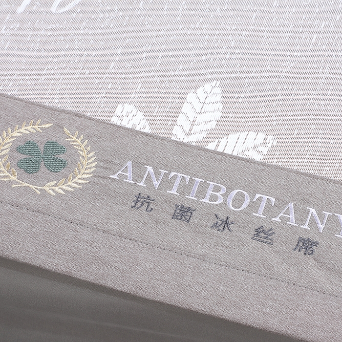 91家纺网 家纺一手货源 找家纺 新月家纺（锦威郎） 2024新款防滑无纺布牛奶冰丝席 芭蕉叶 咖