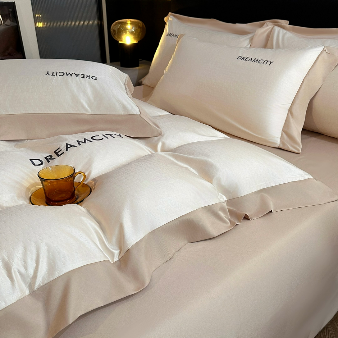 91家纺网 家纺一手货源 找家纺 古吉梦 2024新款水洗真丝提花四件套--迪梦  奶昔白+奶茶