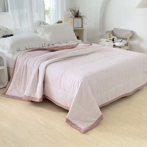 91家纺网 家纺一手货源 找家纺 伊婷人家纺 2024新款泡泡棉印花透气爽肤被 简约玉色