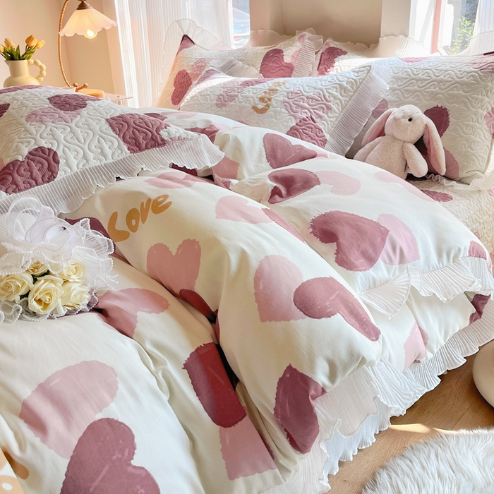 91家纺网 家纺一手货源 找家纺 添越 2024小清新韩版蕾丝花边纯棉夹棉床盖三件套全棉-怦然心动-粉