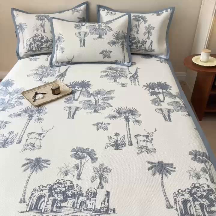 91家纺网 家纺一手货源 找家纺 懒猫家纺 2024新款600D数码印花冰藤凉席-床单款 绿野仙踪