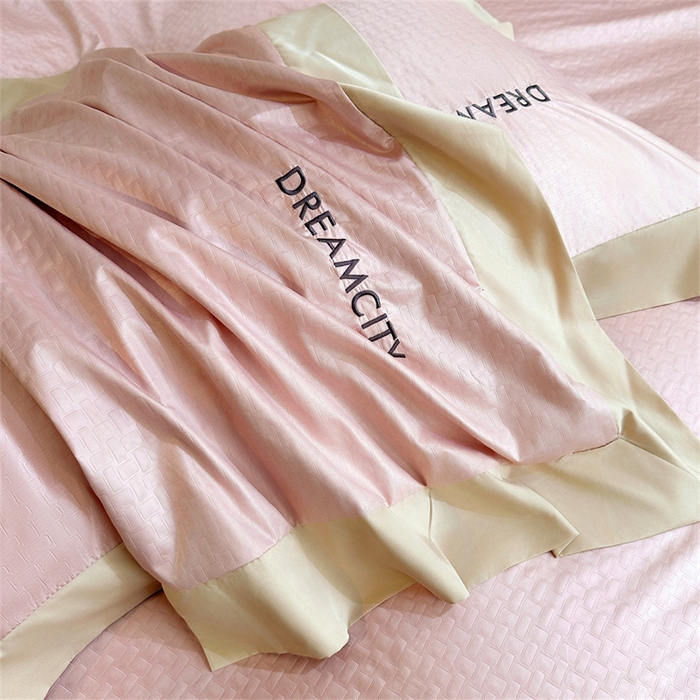 91家纺网 家纺一手货源 找家纺 古吉梦 2024新款水洗真丝提花四件套--迪梦  豆沙+山灰