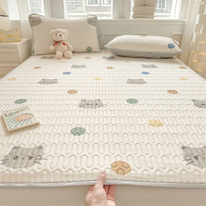 91家纺网 家纺一手货源 找家纺 慕尚家纺 2025新款凉感丝印花乳胶凉席 波点猫