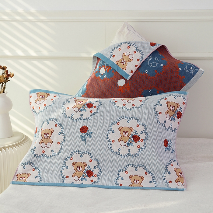 91家纺网 家纺一手货源 找家纺 朴尔毛巾被2024年新品全棉细纱编织纹AB版透气枕巾 玫瑰熊熊52*78cm