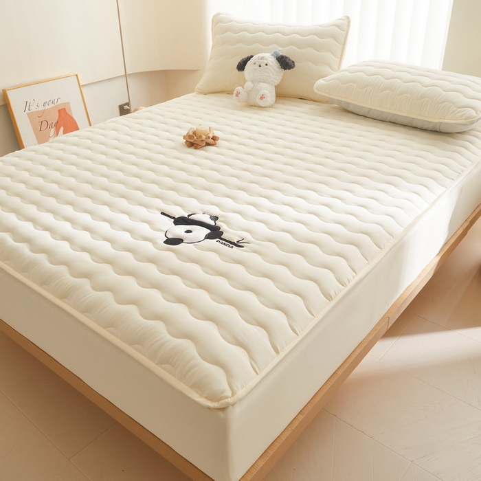 91家纺网 家纺一手货源 找家纺 LIFE.丽芙 2024新款素色刺绣大豆夹棉床笠-四季款-panda系列 panda-米色