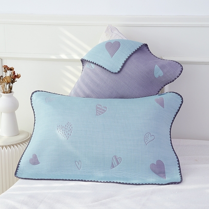 91家纺网 家纺一手货源 找家纺 朴尔毛巾被2024年新品柔绵绵风贝壳针复合工艺六层纱布枕巾 心叶-蓝枕巾52*78cm